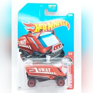 2017 Hot Wheels #162 HW Rescue-SWAT 5/10 AERO POD Red w/red Beadloc Rim wheels